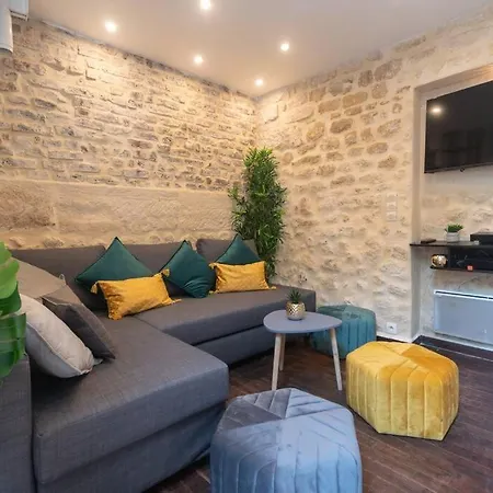 Duplex Parisien En Face Métro13 Parigi