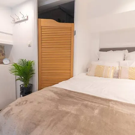 Apartment Duplex Parisien En Face Metro13 Paris
